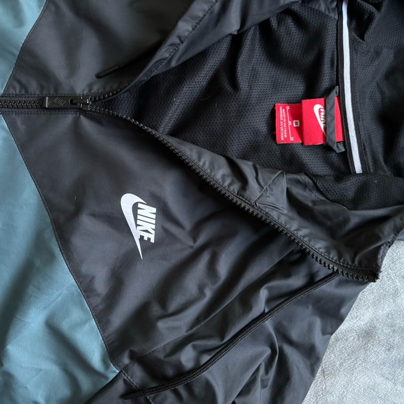 Nike Jacket - Picture 5 of 9